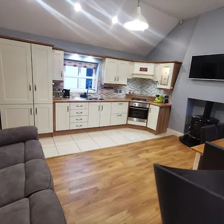 Cosy 1 Bedroom Cottage, Ideal Quiet Getaway. 度假居 Creeslough