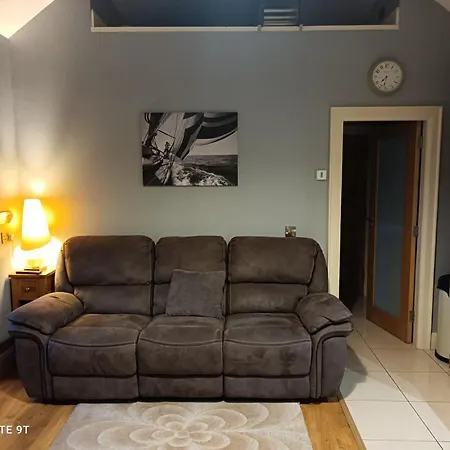 Cosy 1 Bedroom Cottage, Ideal Quiet Getaway. * Creeslough