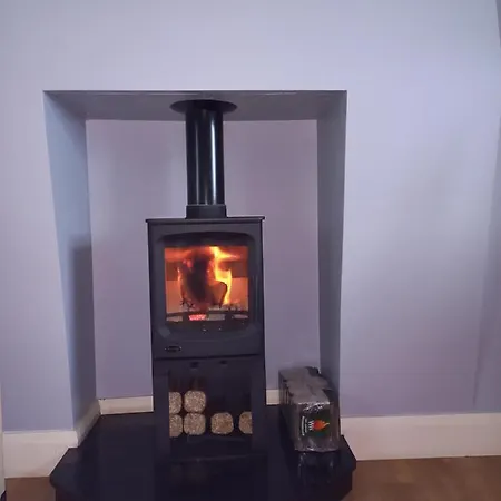 Cosy 1 Bedroom Cottage, Ideal Quiet Getaway. Creeslough